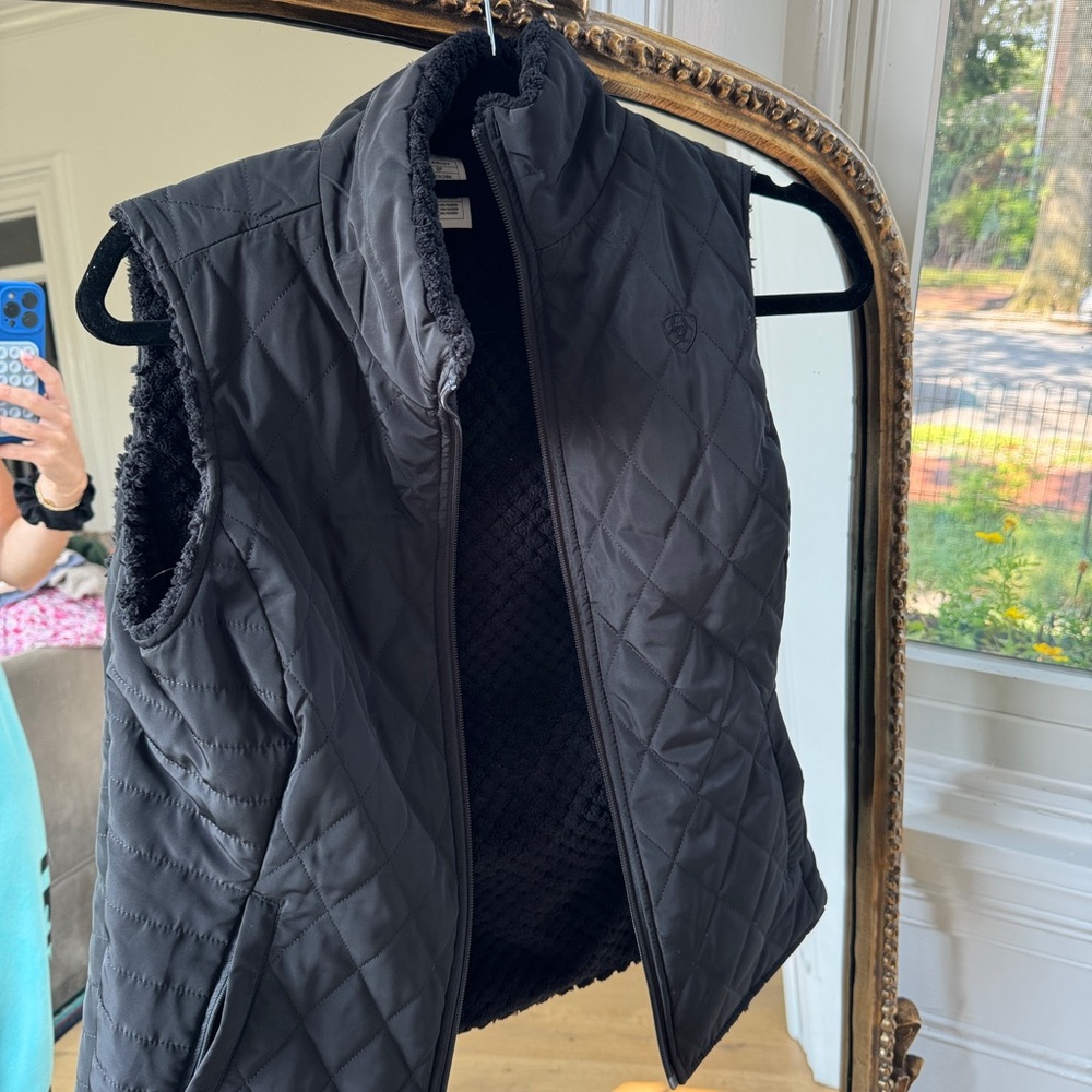 Ariat puffer vest size S